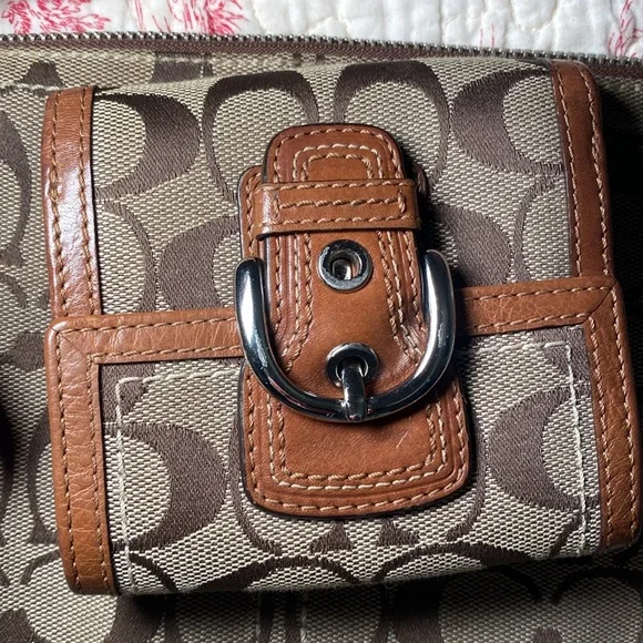 Coach HOBO Bag and Matching Wallet. Y2K and looking great./1 owner. Auth/Coach - Picture 12 of 16